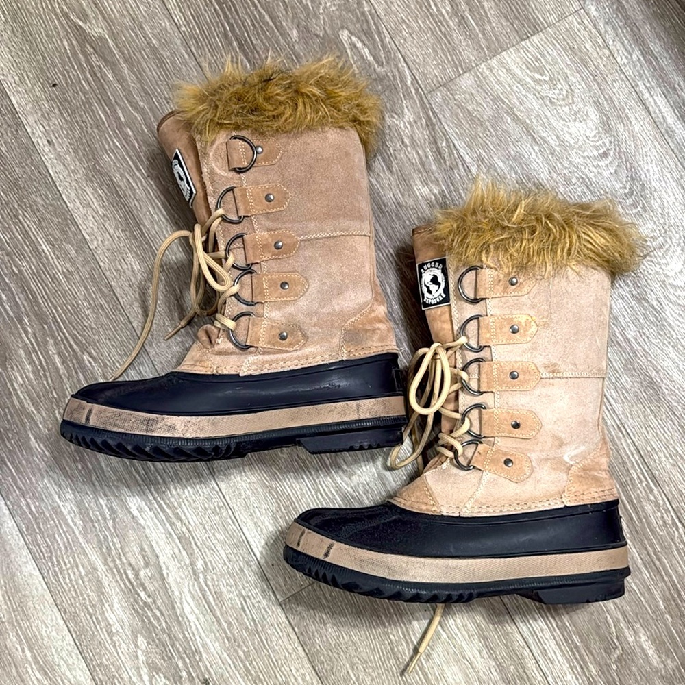 Rugged Exposure faux fur rubber and leather snow boots- size 7